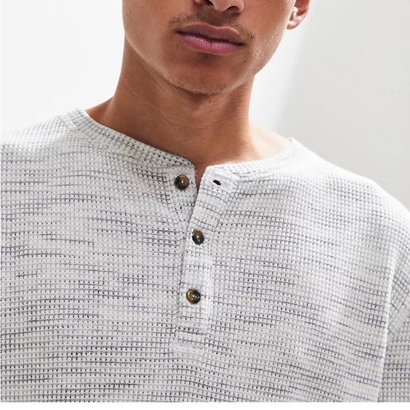 🍁FREE w/any order‼️URBAN OUTFITTERS UO dark gray long sleeve tee carter Henley - Picture 3 of 6